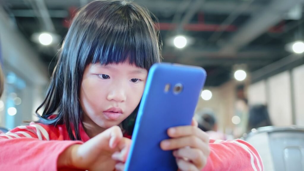 Como a Tecnologia Transformou Idosos e Crianças