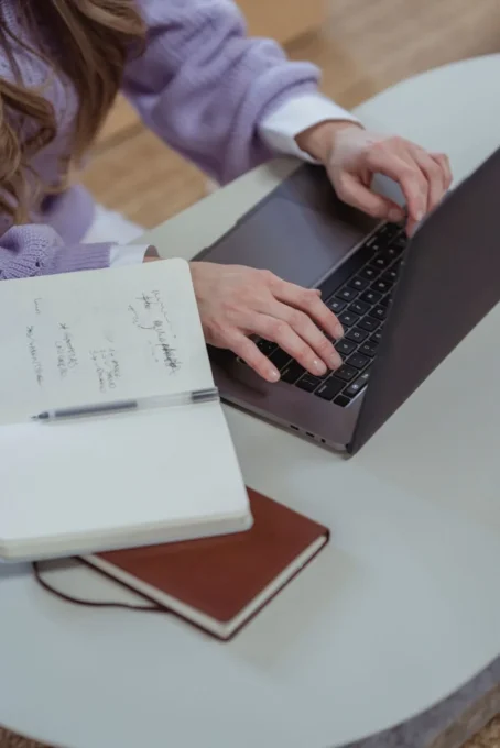 Encontre o notebook perfeito para seus estudos